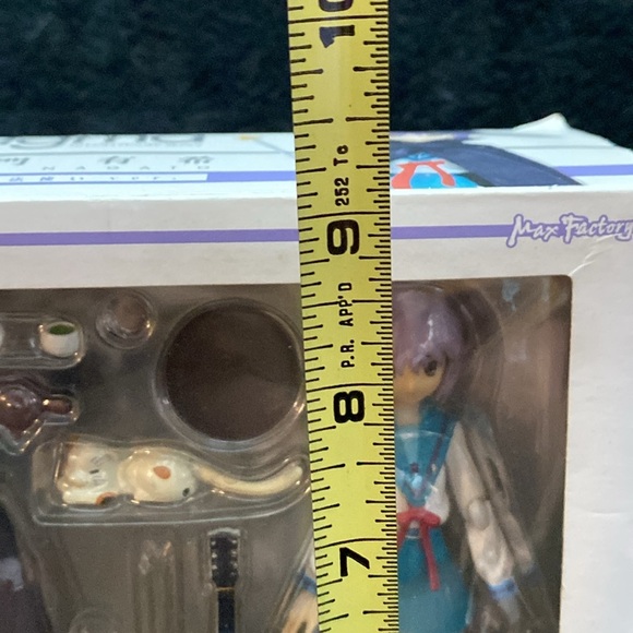 Yuki Nagato Evil Witch figma
015 The Melancholy of Haruhi
Suzumiya Action Figure - Picture 14 of 16